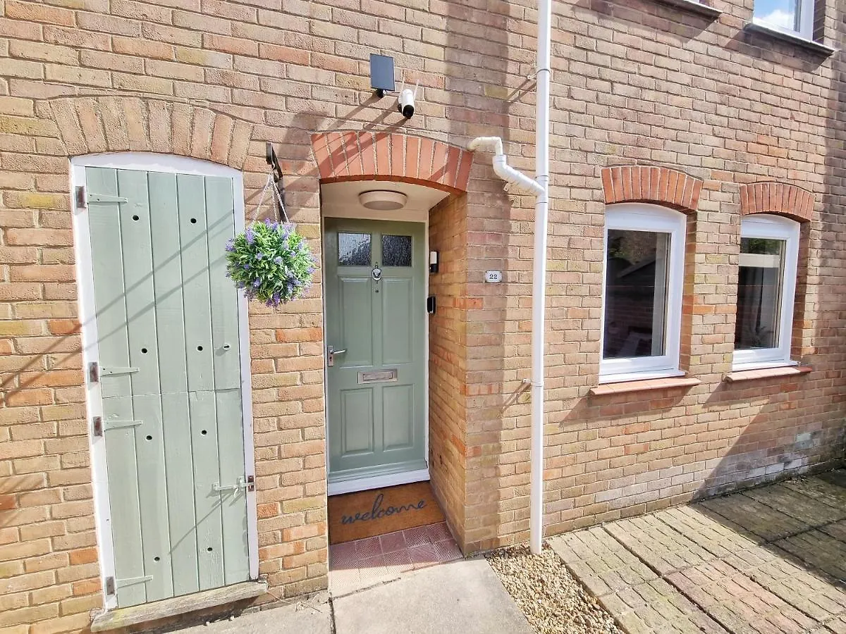 Comfortable 4-Bed House With 3 Bathrooms, Free Parking! Cambridge  Holiday home