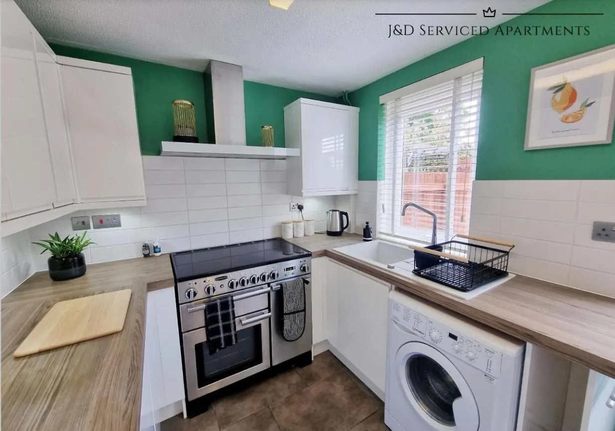 Comfortable 4-Bed House With 3 Bathrooms, Free Parking! Cambridge  United Kingdom
